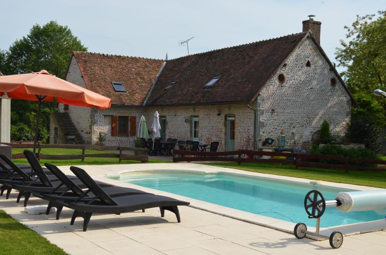 La Ferme Du Chateau Bed & Breakfast Tresnay Exterior photo