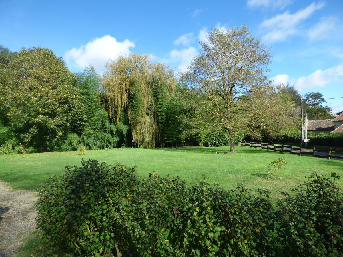 La Ferme Du Chateau Bed & Breakfast Tresnay Exterior photo